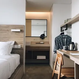Lloyd's Bali Отель